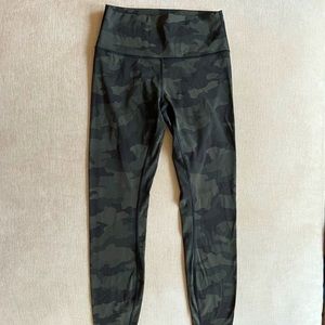 Lululemon Wunder Under 28" Green Camo Legging - size 6